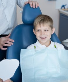 Podcięcie wędzidełka języka – kiedy jest konieczne? Jak wygląda zabieg?