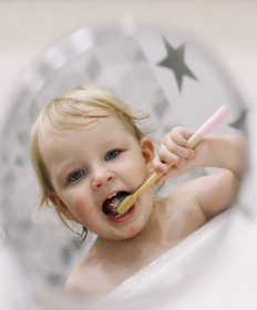 Jak zachęcić dziecko do mycia zębów? Porady od lek. stom. Aleksandry Bąk