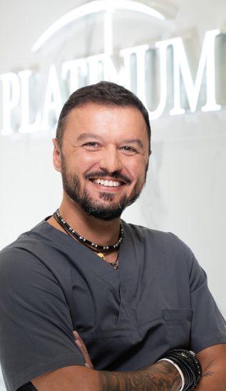 Chirurg, implantolog Michał Mokijewski